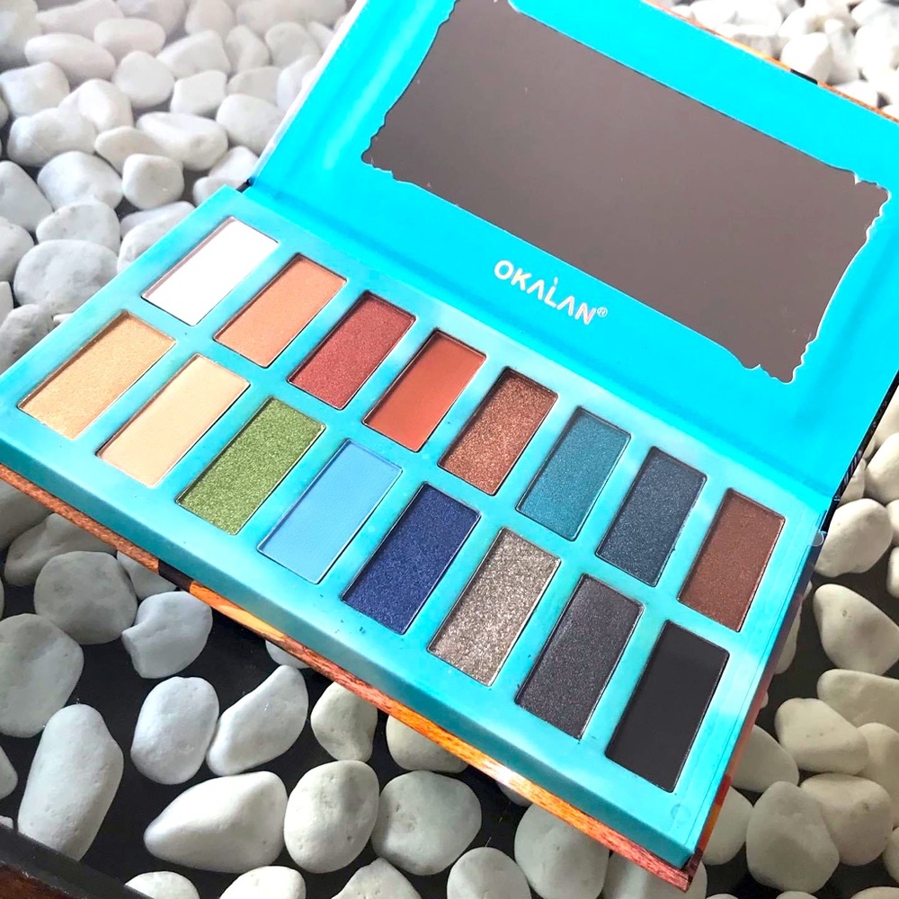 Eyeshadow palette by Okalan